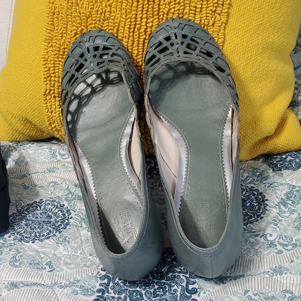 Clarks chic flats.
